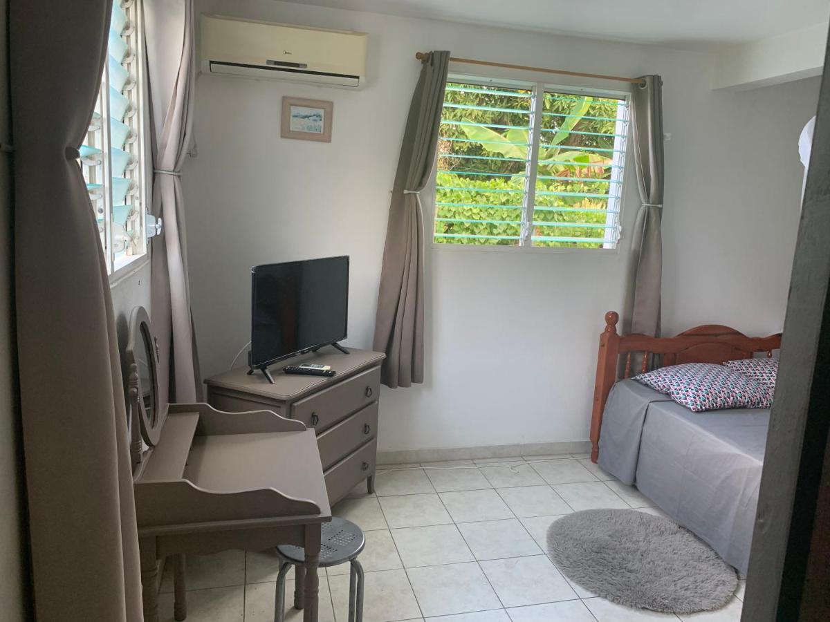 Logement Vacances Gissac Sainte-Anne エクステリア 写真